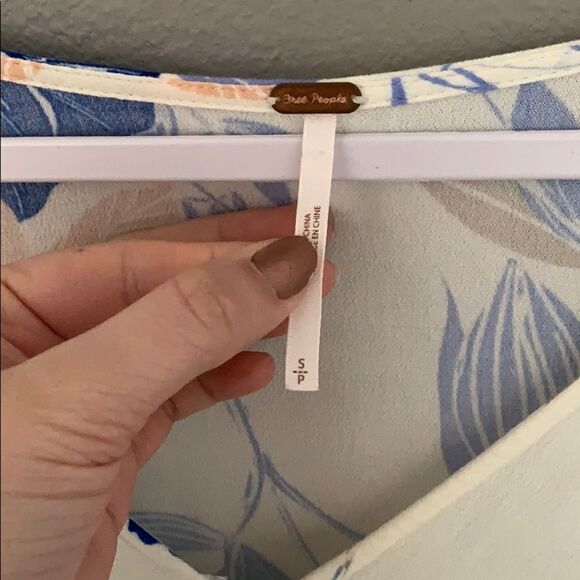 Free people flowy floral shirt, size S. - Picture 3 of 5